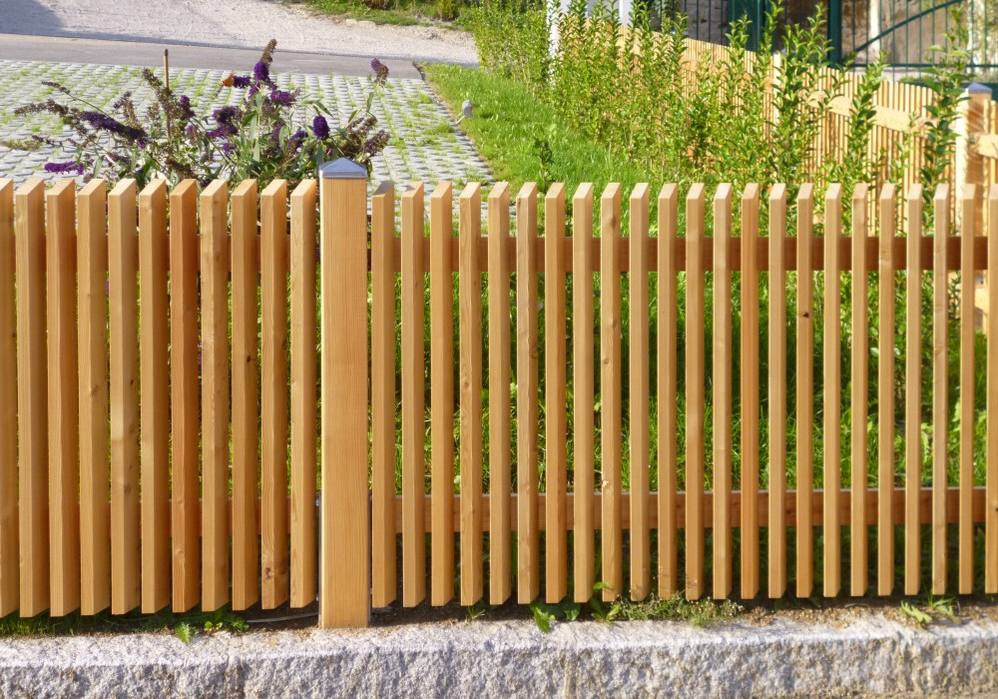 Sichtschutz Lamellenzaun in Lärche natur
