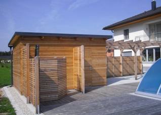 Poolhaus mit Sichtschutz in Lärche natur