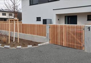 Lattenzaun - Zaun und Tor im gleichen Design
