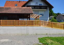 Maßanfertigung Geländer aus Lärchenholz