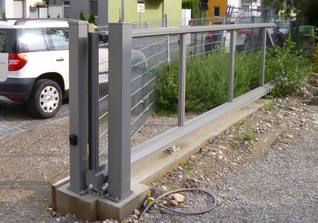 Schiebetor mit elektrischem Antrieb
