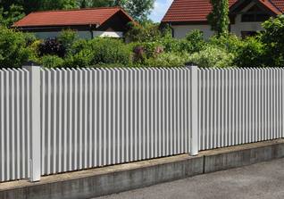 Gartenzaun aus Lärchenholz in Oberfläche Lasur
