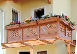 Rahmengeländer für Balkon mit Blumenkisterl