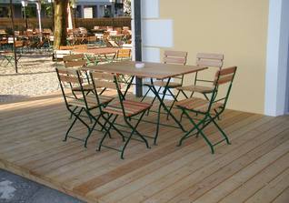 Holzboden aus Lärche für Gastgarten