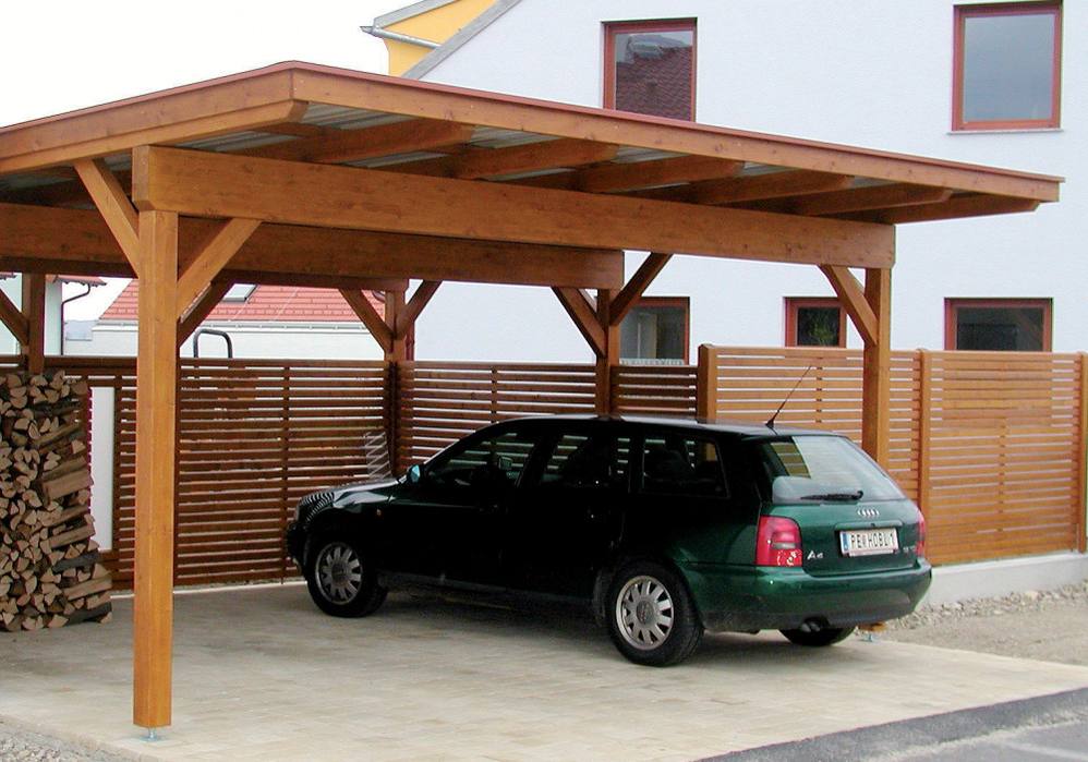 Carport mit weiterlaufendem Sichtschutz