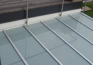 Detailansicht Verbundsicherheitsglas mit mattweißer Folie