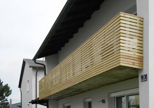 Zeitlos schönes Geländer aus Lärchenholz
