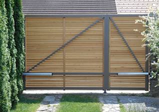 Sichtschutz Jalousie als 2-flügeliges Drehtor