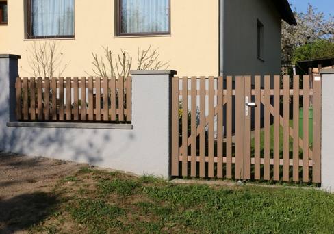 Zaun und Tor im selben Design
