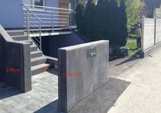 Mauer für Türmontage vorbereitet