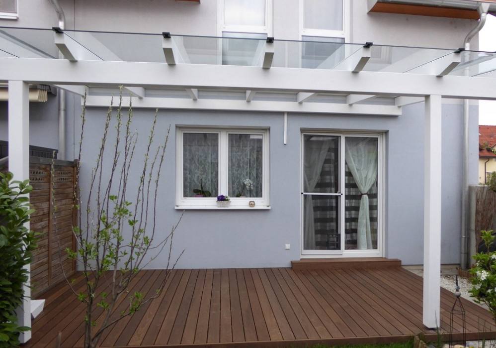 Elegante Überdachung maßgenau gefertigt