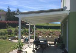Gemütliche Terrassenüberdachung von Fröschl