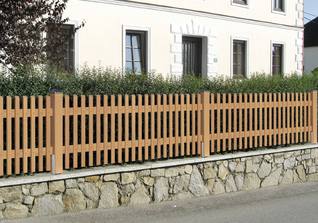 Lattenzaun in Oberfläche altgrau