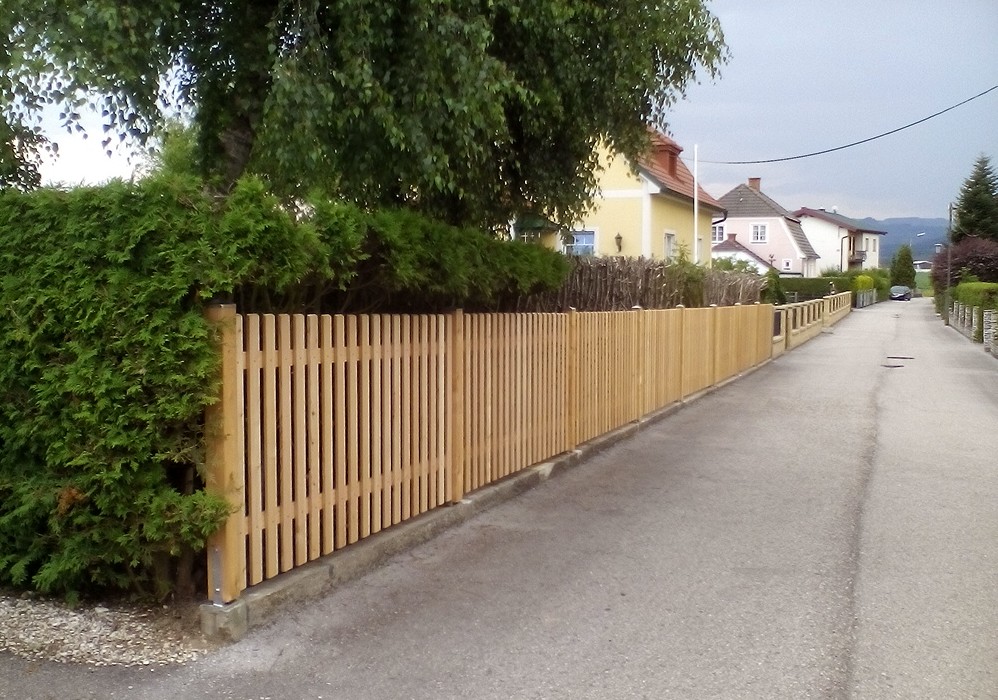 Bretterzaun in Oberfläche natur